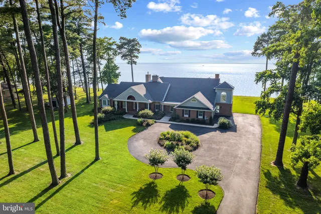 a view of lake with house