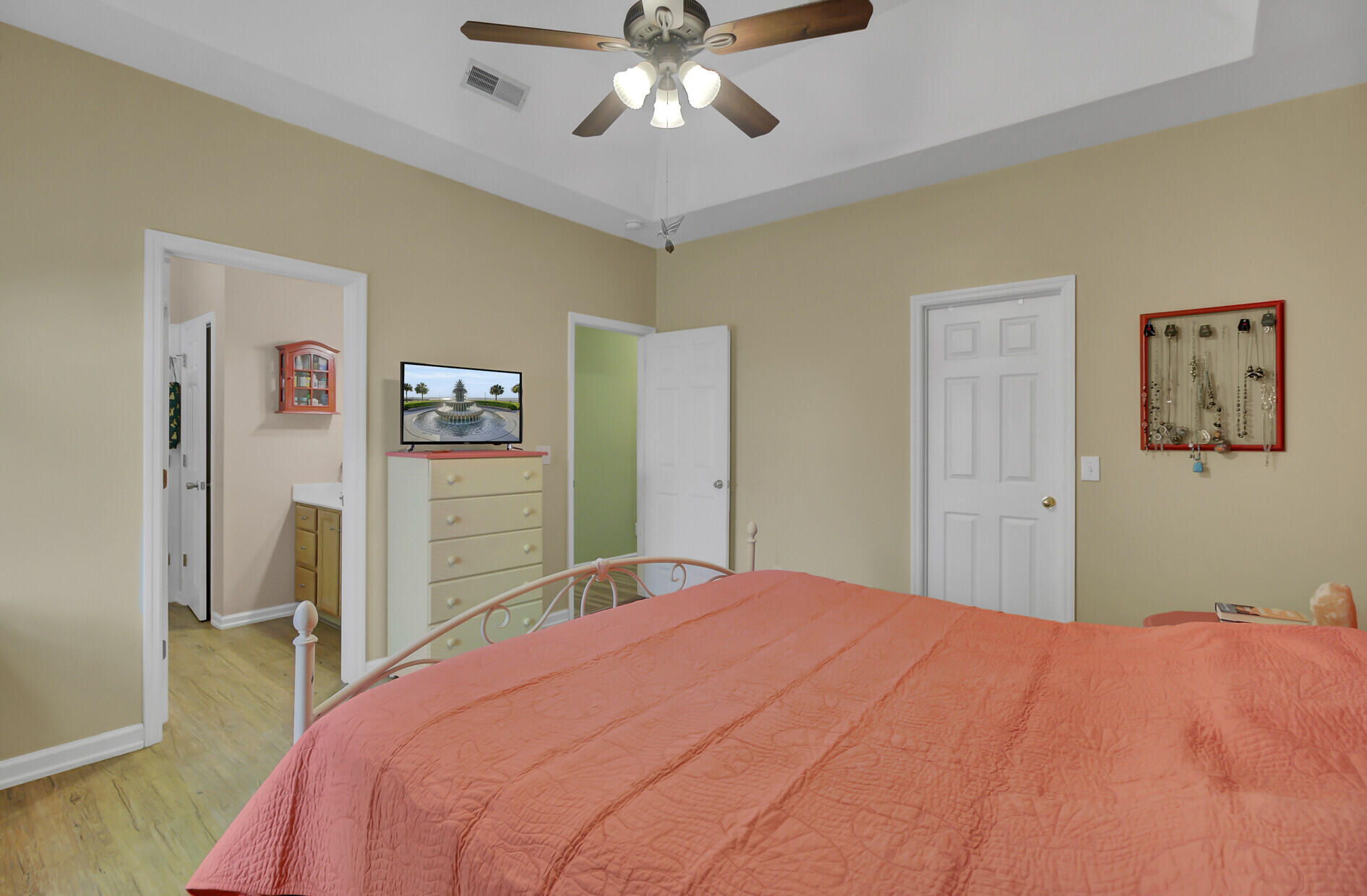 198 Lancaster Road Summerville, SC 29485 - Photo 17 of 34 Boasts Laminate Flooring