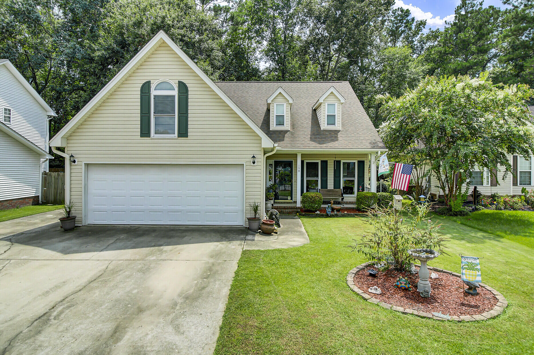 198 Lancaster Road Summerville, SC 29485 - Photo 2 of 34 Front of Home