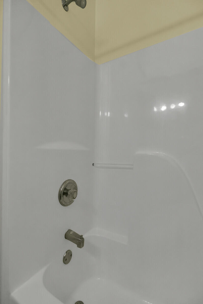 198 Lancaster Road Summerville, SC 29485 - Photo 25 of 34 With Tub/Shower