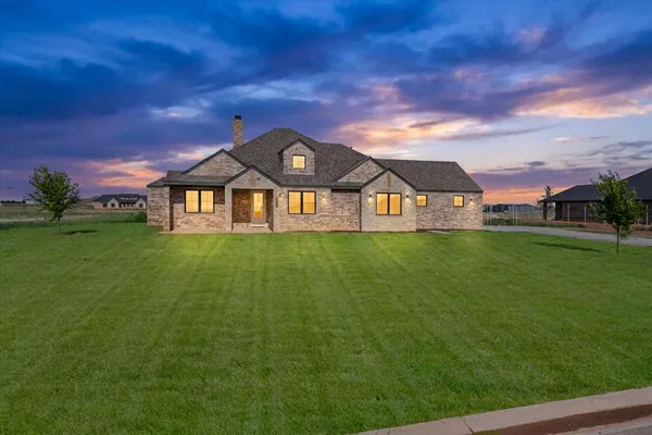 $584,500 | 305 Maple Avenue, New Home, TX 79381