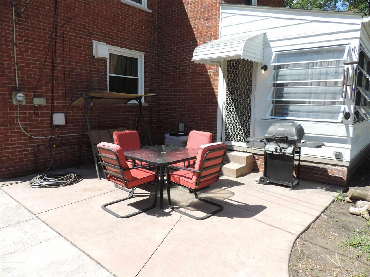 1988 Prestwick Road Grosse Pointe, MI 48236 - Photo 17 of 21 50022227-16.JPG