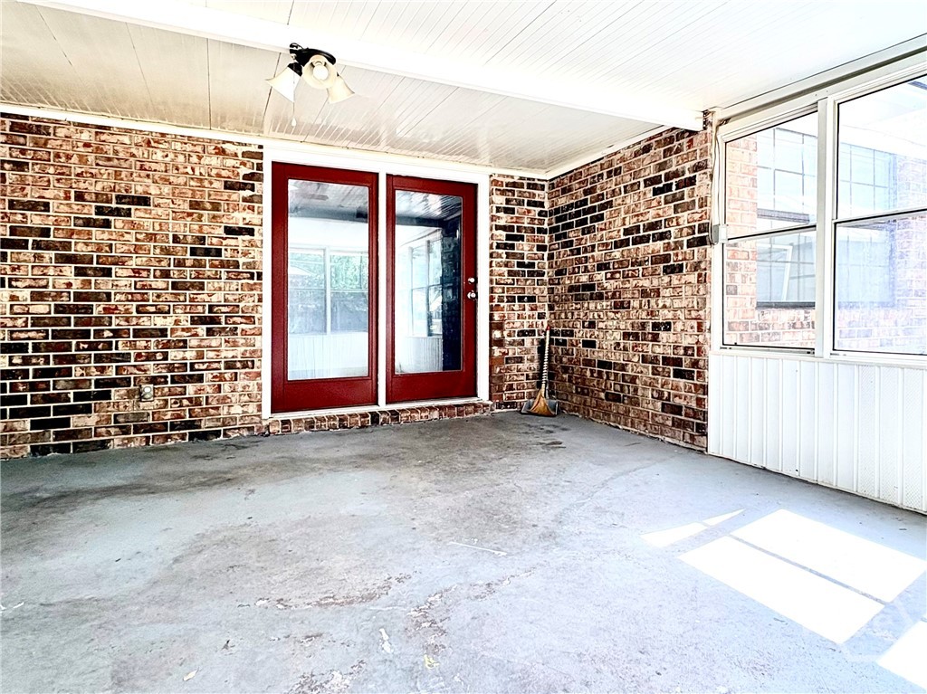 208 Westminister Road Savannah, GA 31419 - Photo 29 of 34 COVERED SUNROOM
