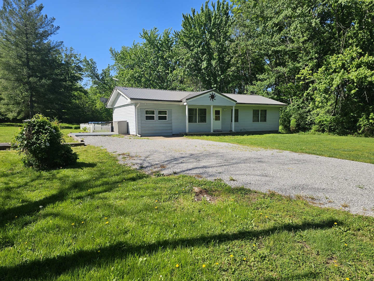 450 West Saddle Club Road Bonnie, IL 62816 - Photo 2 of 25