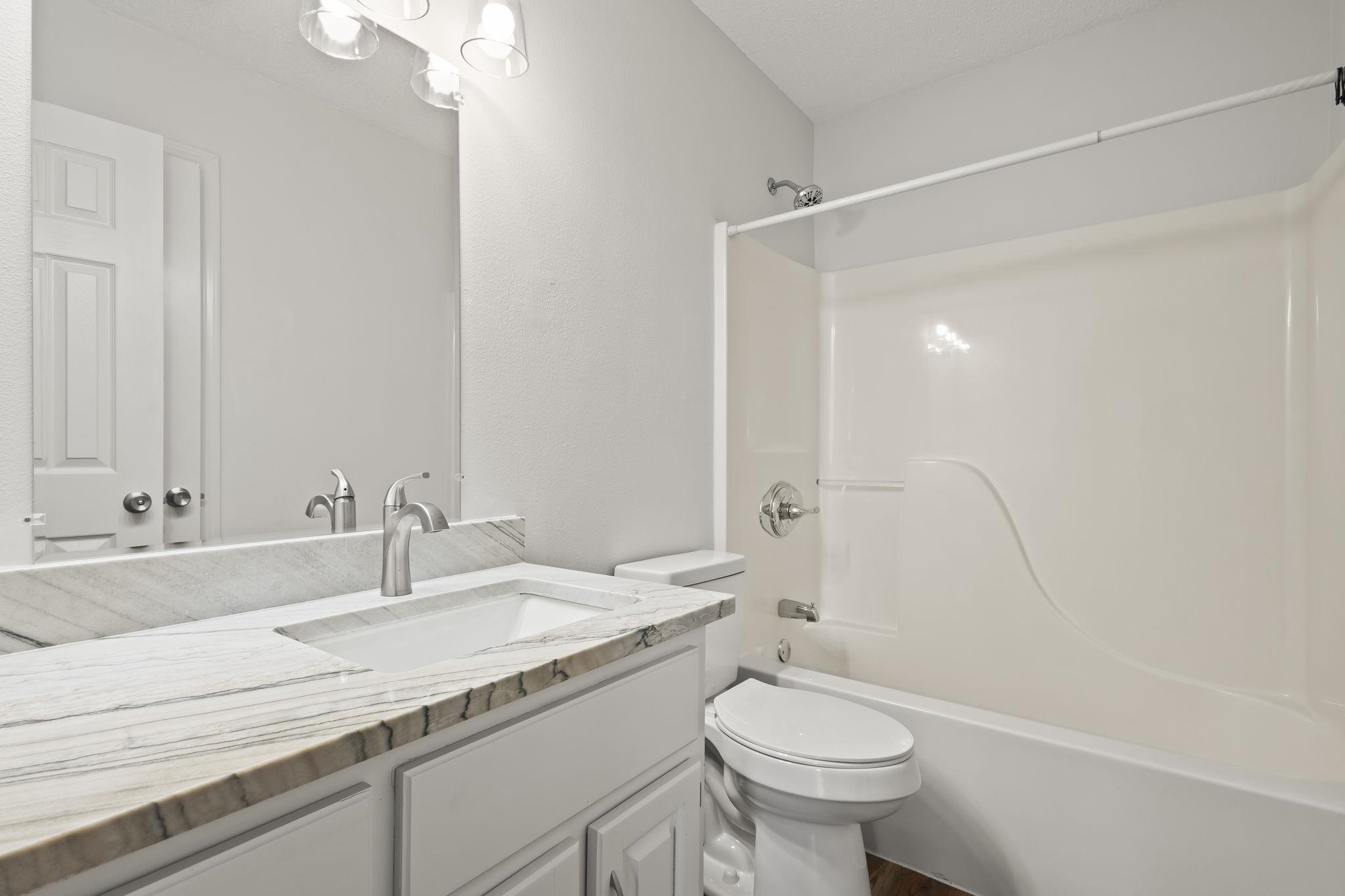 7327 Oak Drive Foley, AL 36535 - Photo 17 of 26 Bathroom