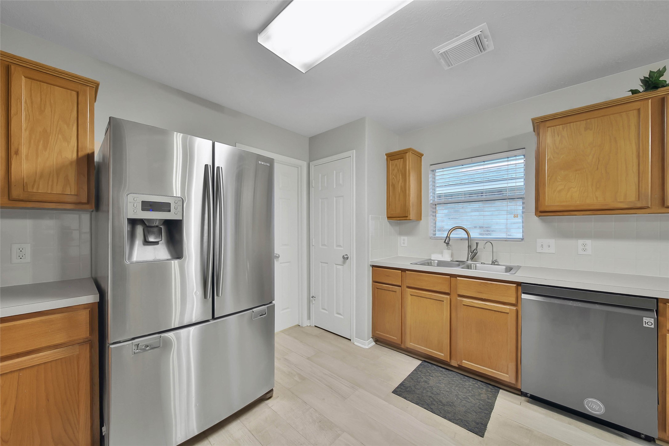 21727 Texian Court Spring, TX 77388 - Photo 17 of 38 Kitchen