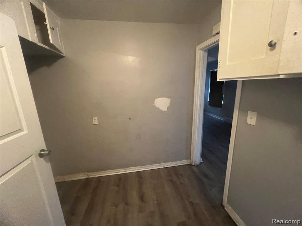 9599 Whitcomb Detroit, MI 48227 - Photo 9 of 38