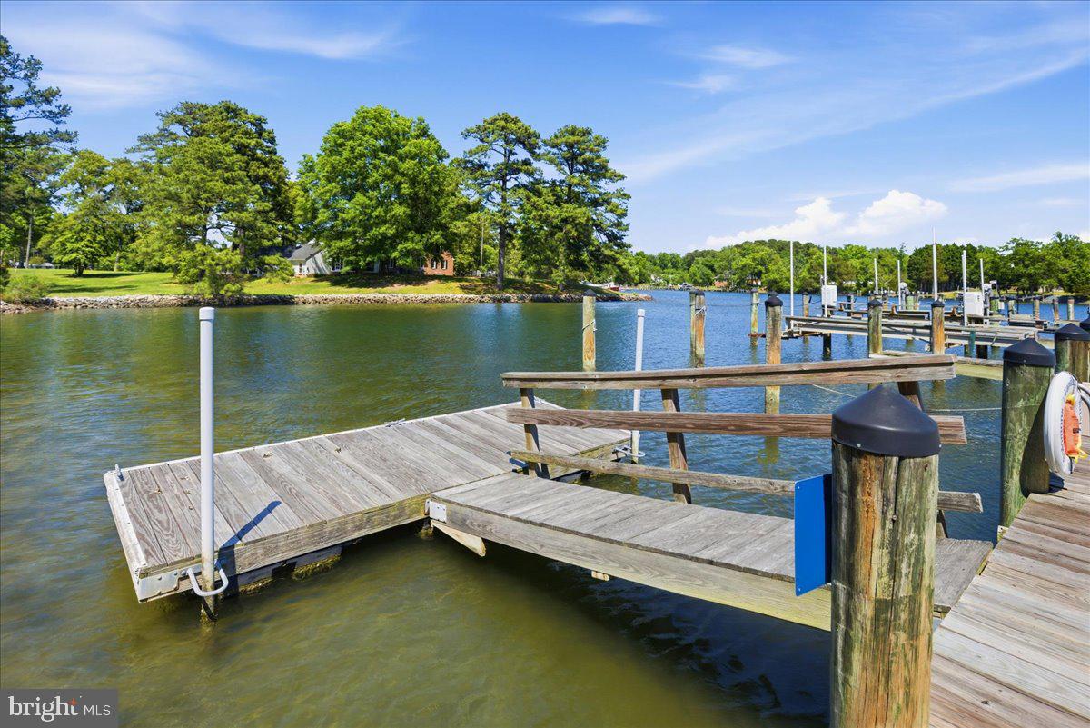 1126 Back Creek Loop, Unit 1126 Solomons, MD 20688 - Photo 41 of 47 Kayak launch #2 is at base of V dock
