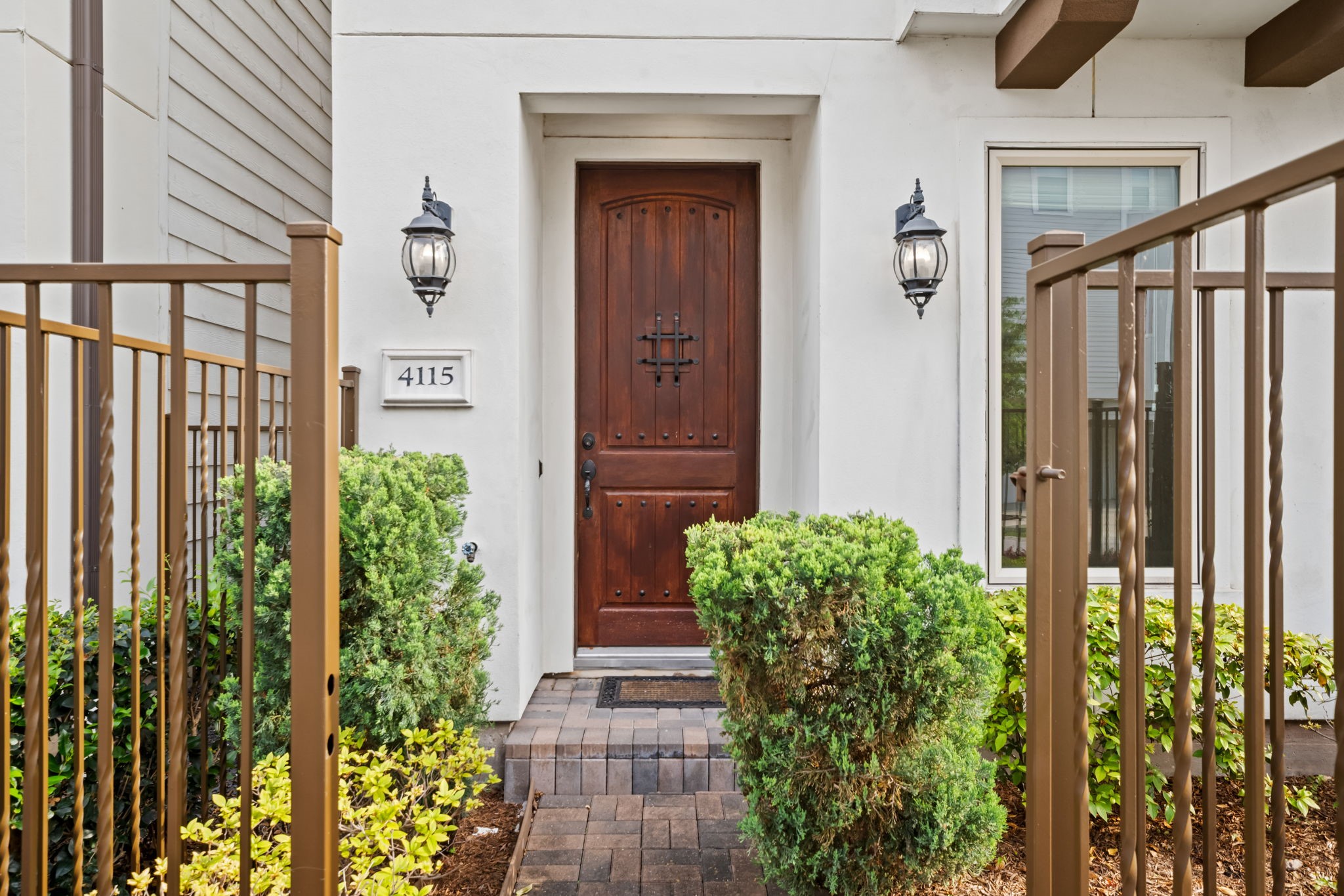 4115 Schuler Street Houston, TX 77007 - Photo 2 of 32 Charming private entry with thoughtfully landscaped walkway.