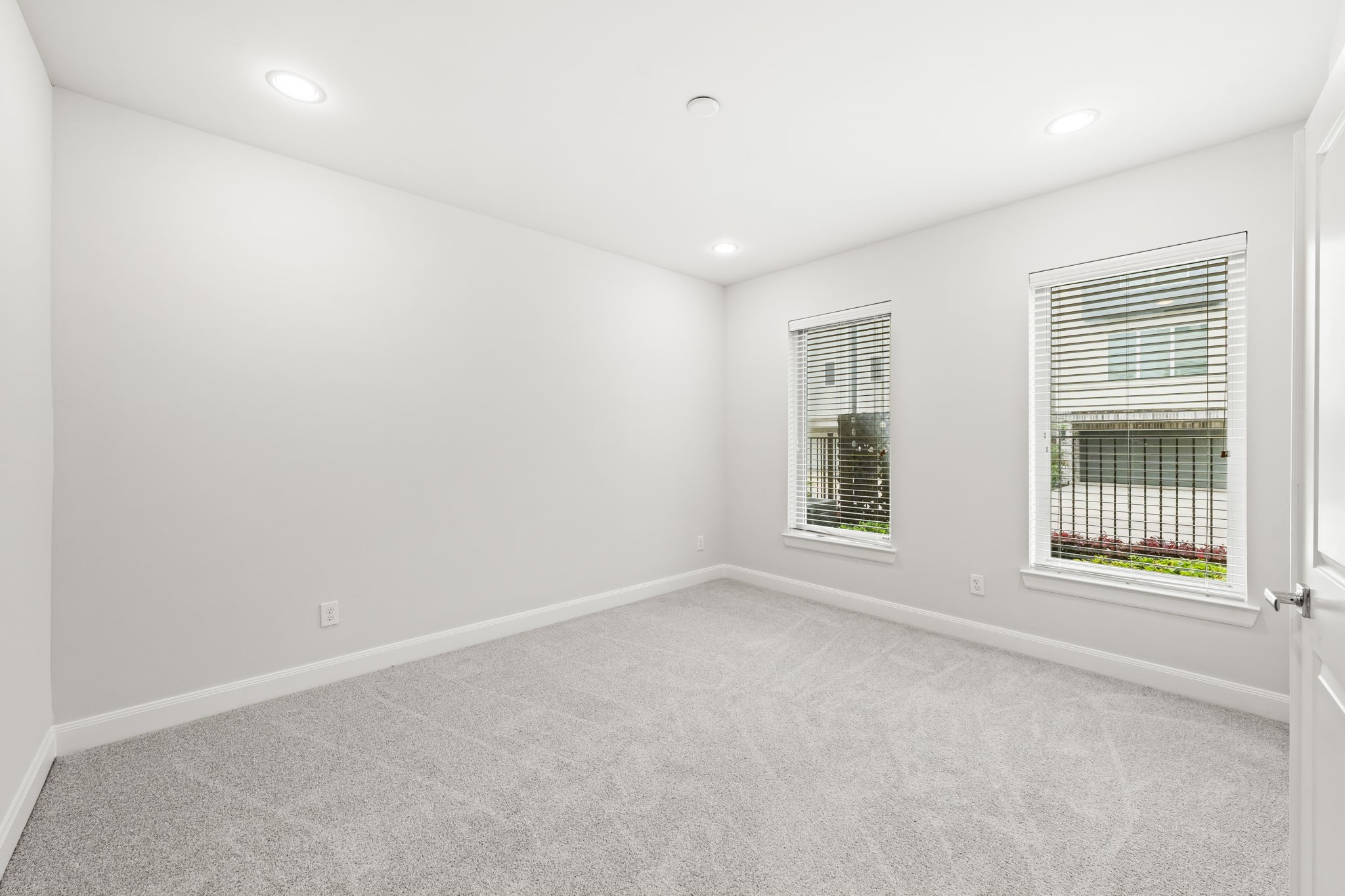 4115 Schuler Street Houston, TX 77007 - Photo 4 of 32 Spacious secondary bedroom with soft natural light, neutral finishes and a versatile layout.