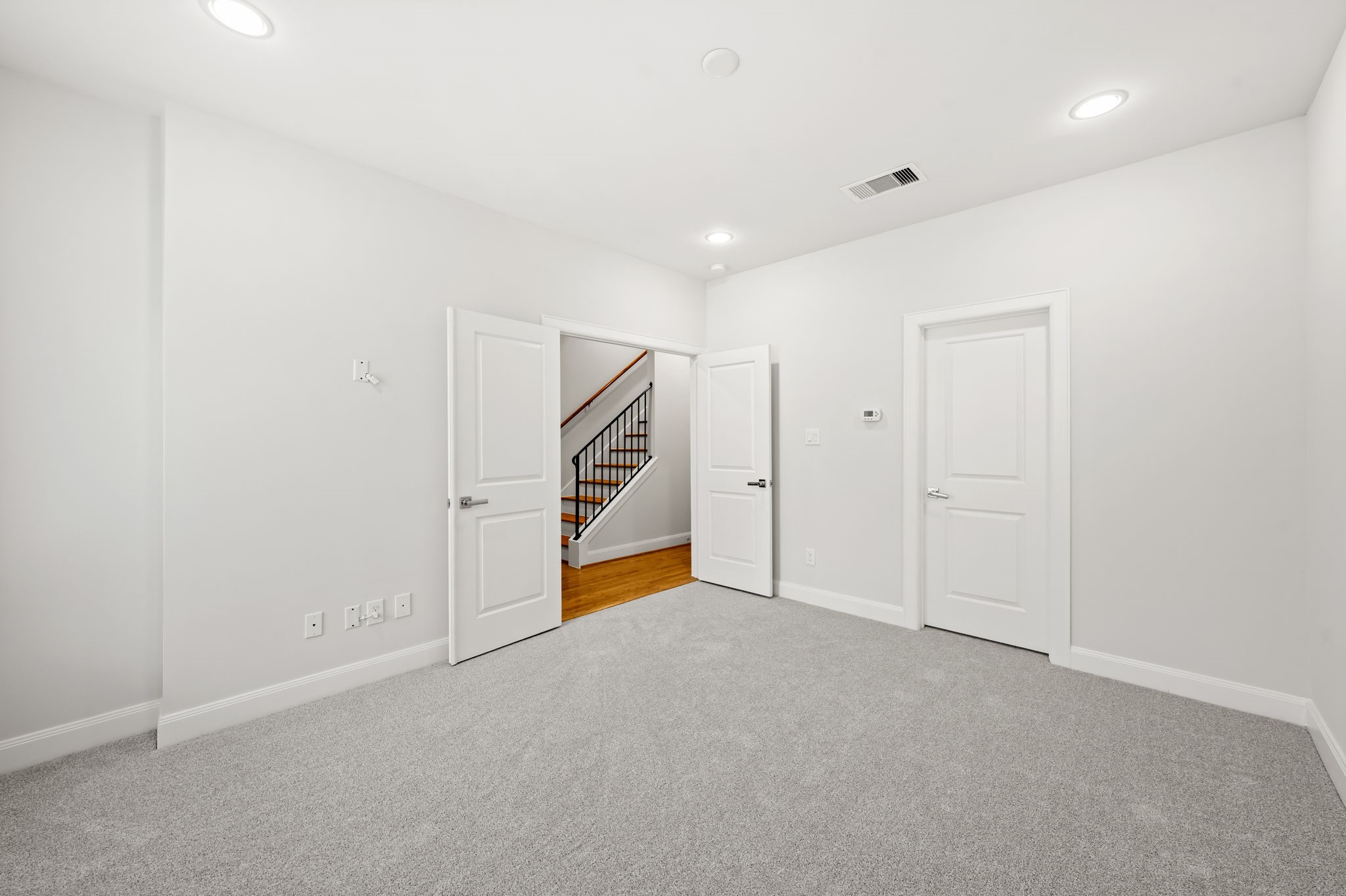 4115 Schuler Street Houston, TX 77007 - Photo 5 of 32 Alternate view of secondary bedroom highlighting its generous size and flexible layout.