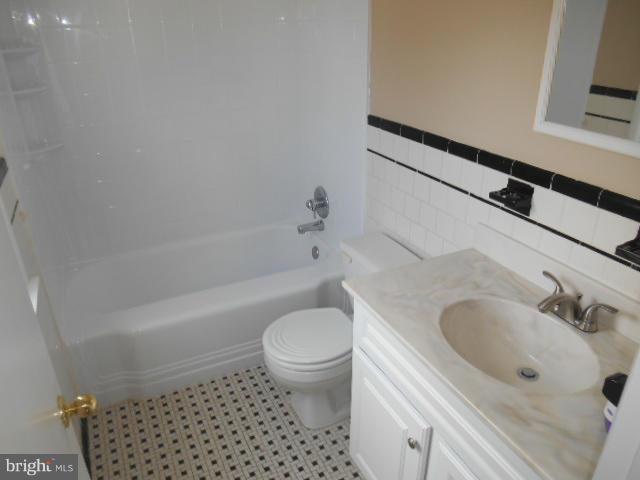 8117 Woodhaven Road Baltimore, MD 21237 - Photo 8 of 20 Bath