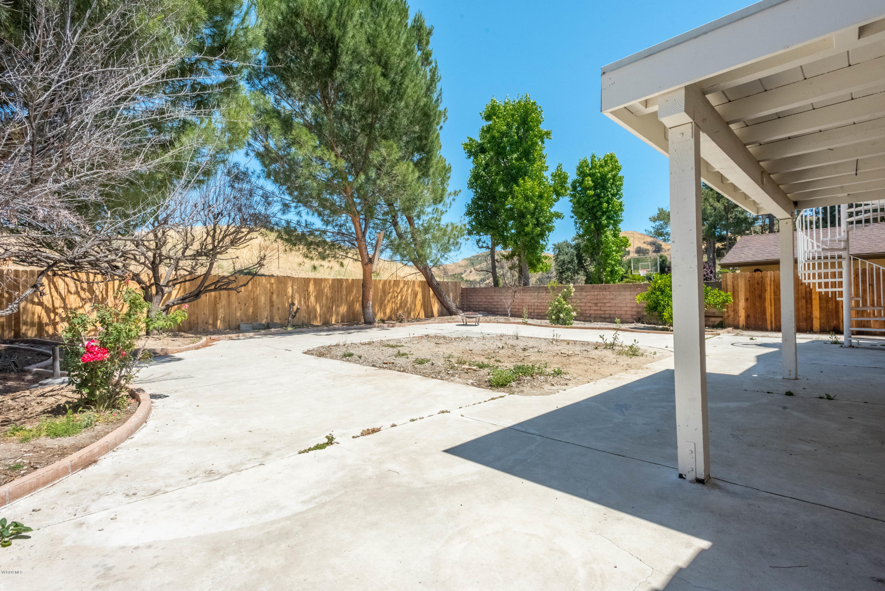 26026 Redbluff Drive Calabasas, CA 91302 - Photo 22 of 23 a view of backyard space