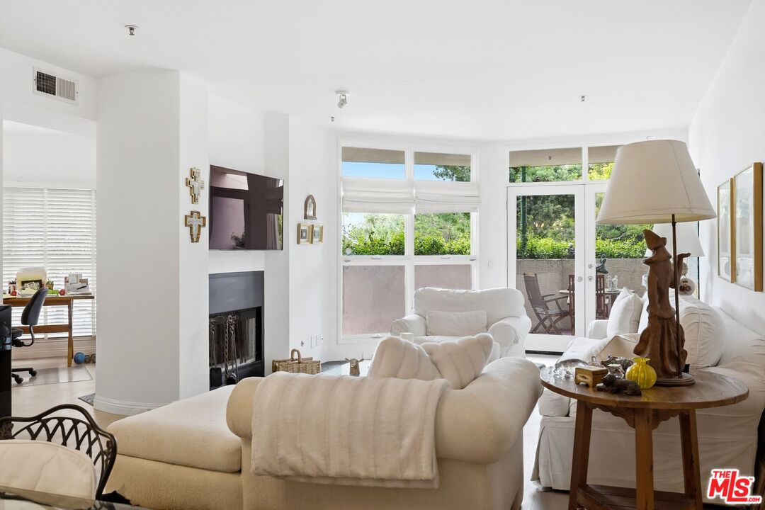 2115 3rd Street, Unit 102 Santa Monica, CA 90405 - Photo 2 of 20