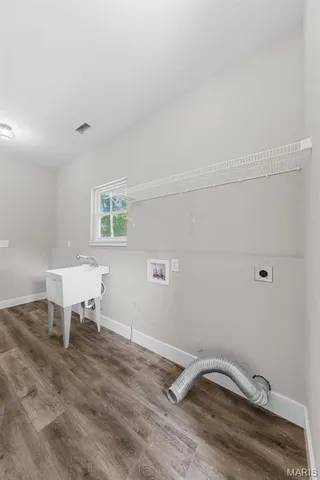 $695,000 | 333 Highway D Hawk Point, Hawk Point, MO 63349