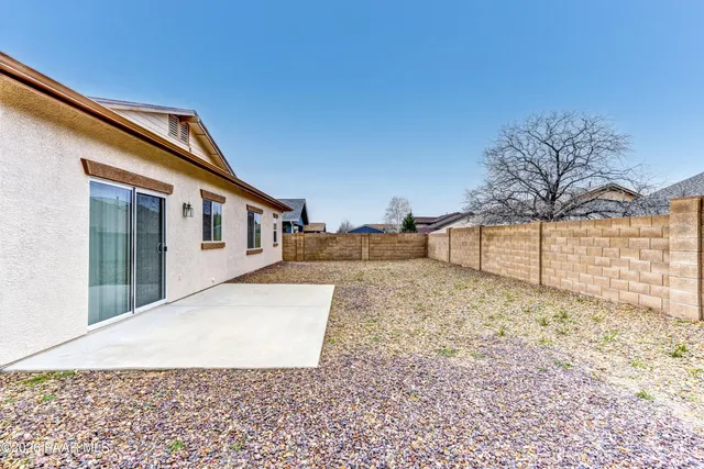 a view of a house with a backyard