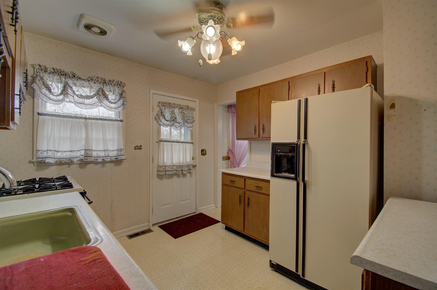 341 Ridgeway Road Wyoming, OH 45215 - Photo 11 of 23