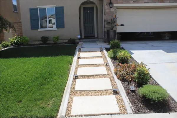 a view of a back yard of the house