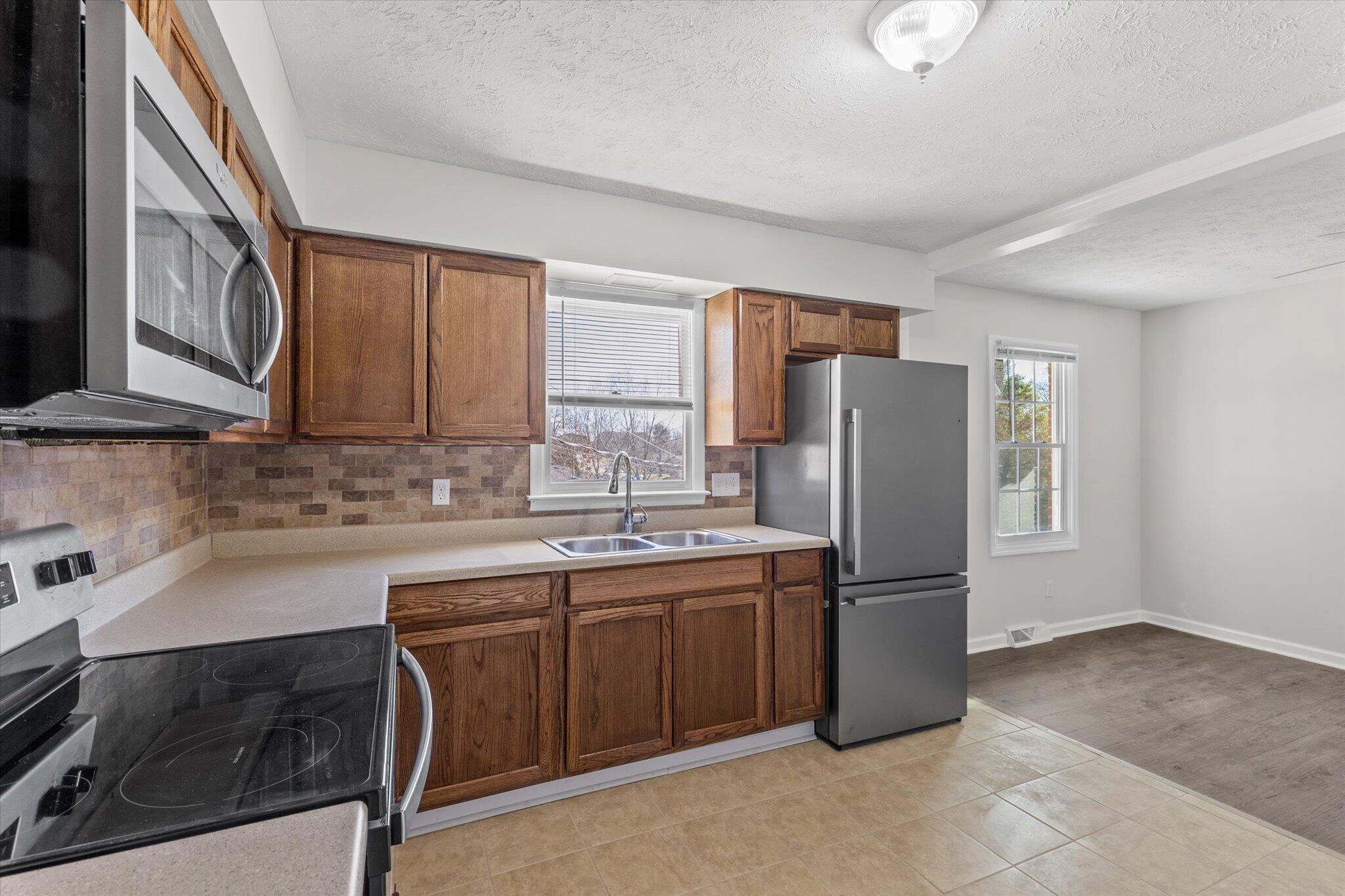 240 Toronto Road Lexington, KY 40515 - Photo 7 of 28 07-6M3A0332
