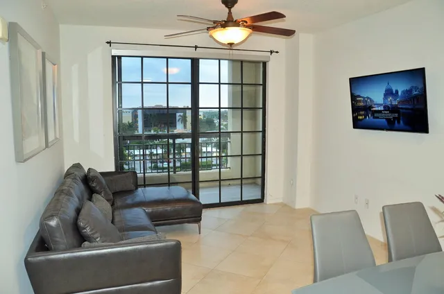 $4,500 | 233 South Federal Highway, Unit 725, Boca Raton, FL 33432