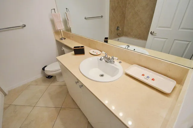 $4,500 | 233 South Federal Highway, Unit 725, Boca Raton, FL 33432