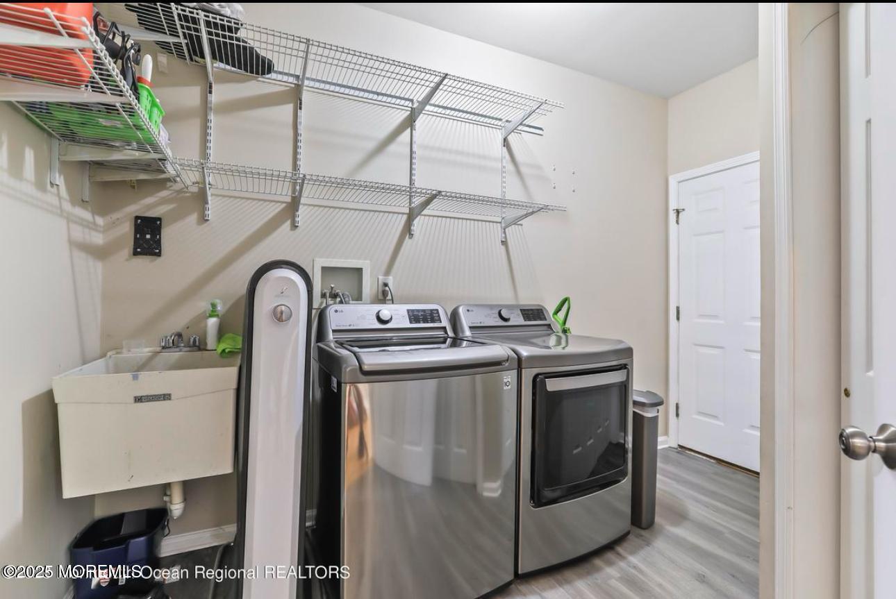 7 Round Hill Road Jackson, NJ 08527 - Photo 20 of 55 a utility room with dryer and washer