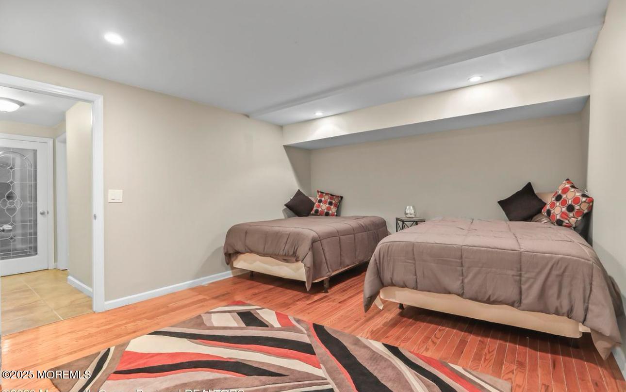 7 Round Hill Road Jackson, NJ 08527 - Photo 35 of 55 a bedroom with two beds and a potted plant