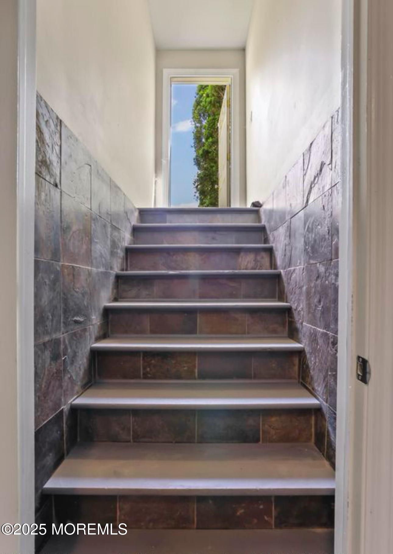 7 Round Hill Road Jackson, NJ 08527 - Photo 37 of 55 a view of entryway