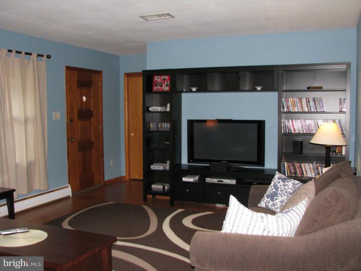 1048 North Pleasantview Road Pottstown, PA 19464 - Photo 3 of 24 Gallery Image 3