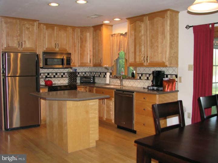 1048 North Pleasantview Road Pottstown, PA 19464 - Photo 4 of 24 Gallery Image 4
