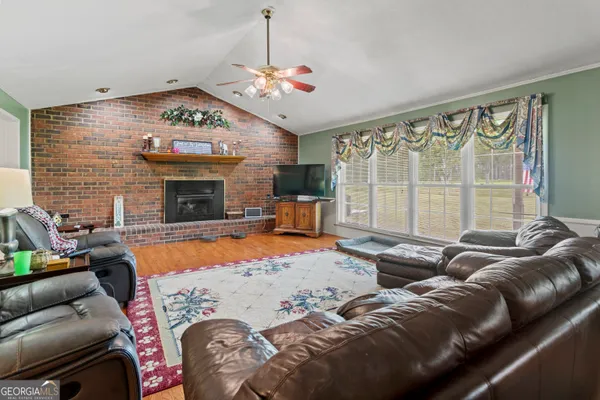 $325,000 | 15683 Highway 129, Claxton, GA 30417