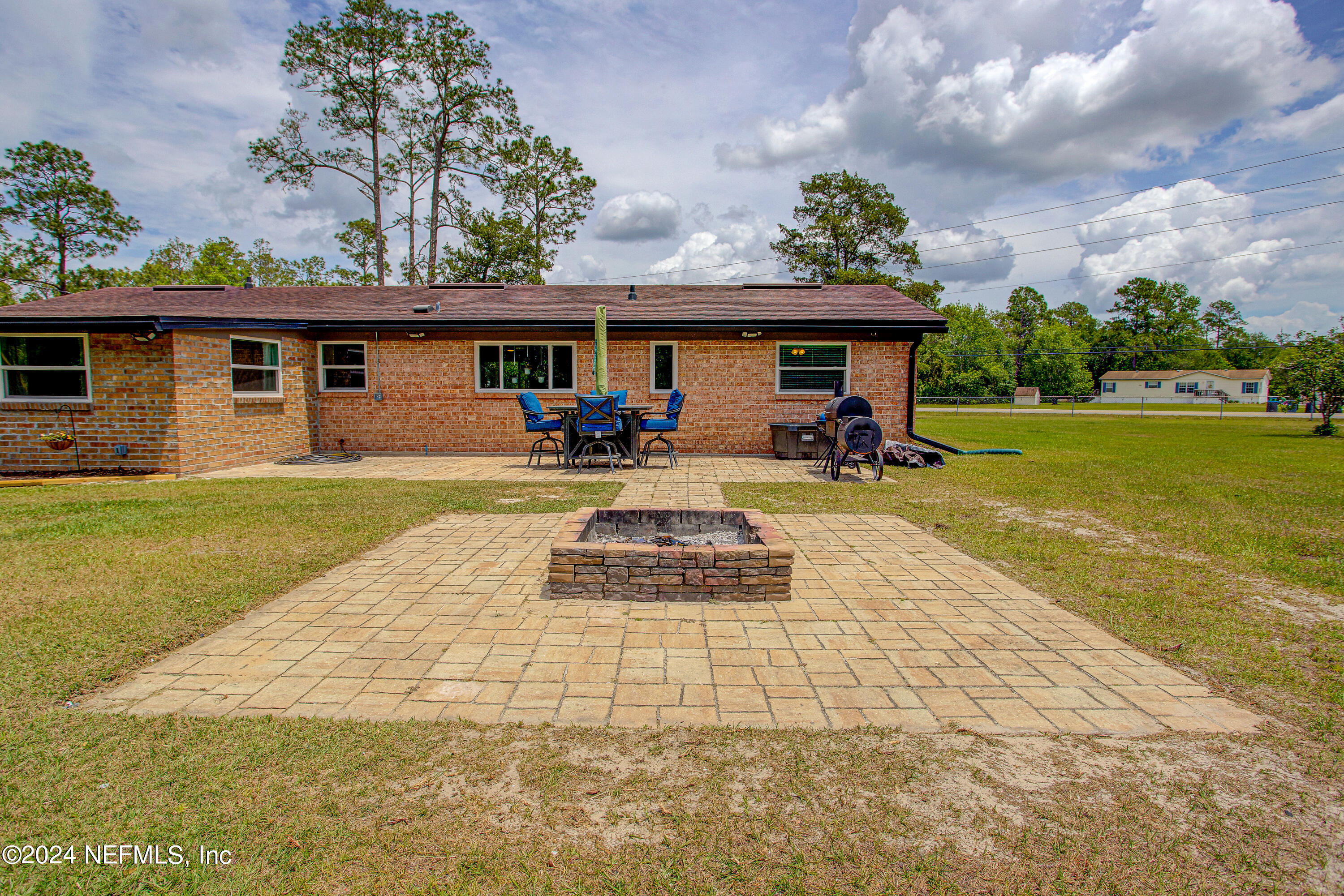 3963 Bronco Road Middleburg, FL 32068 - Photo 40 of 43 a front view of a house with garden