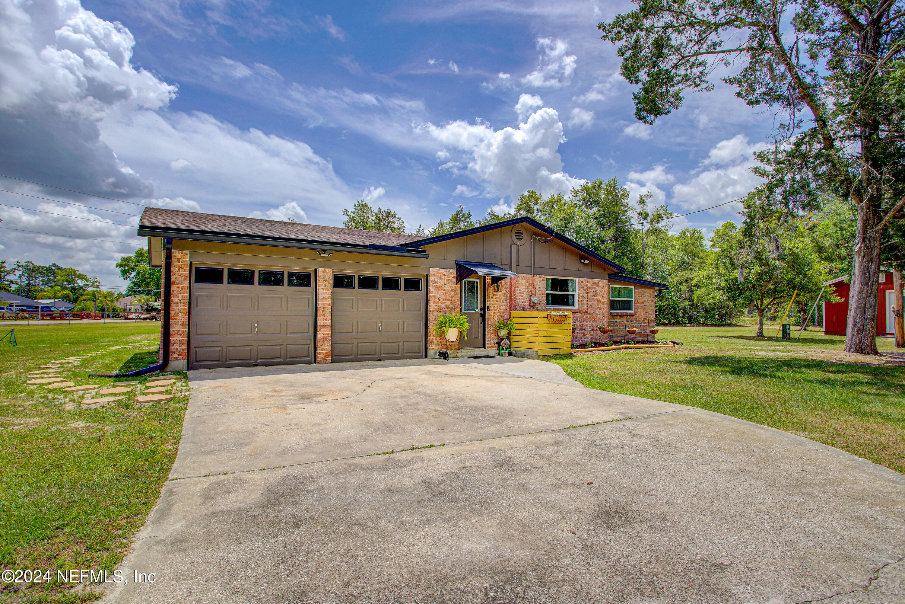 3963 Bronco Road Middleburg, FL 32068 - Photo 8 of 43 a front view of house with yard and green space