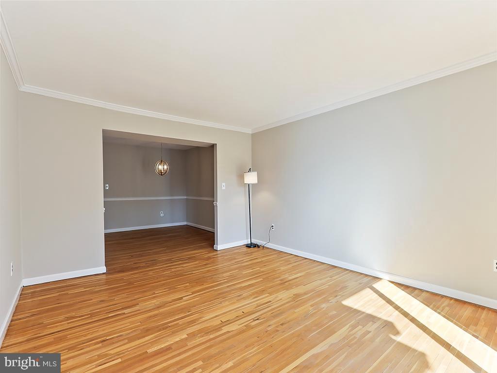 2101 Silver Court Hamilton, NJ 08690 - Photo 11 of 27 Spacious living room