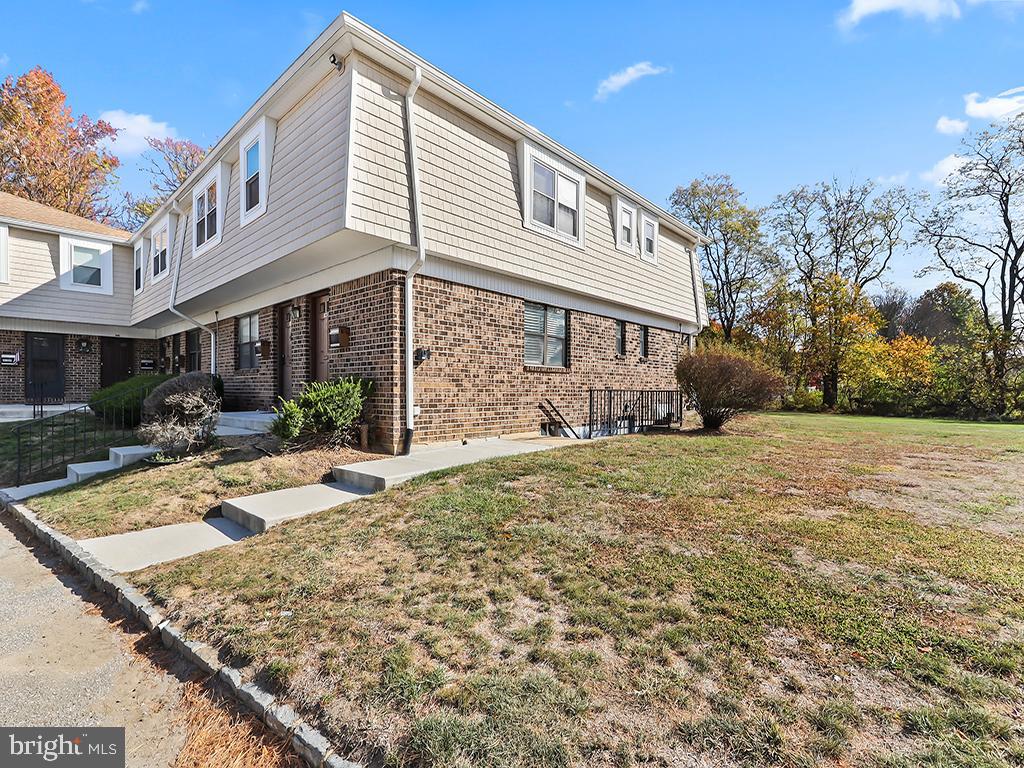 2101 Silver Court Hamilton, NJ 08690 - Photo 2 of 27 Gallery Image 2