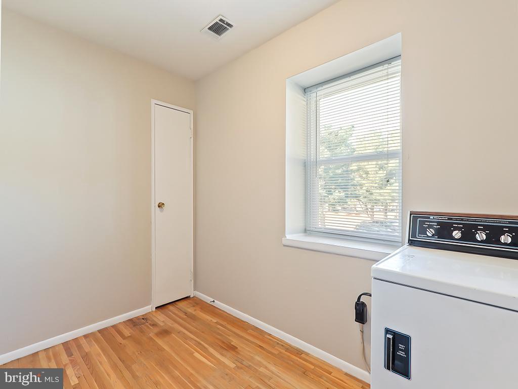 2101 Silver Court Hamilton, NJ 08690 - Photo 21 of 27 Third bedroom with dryer
