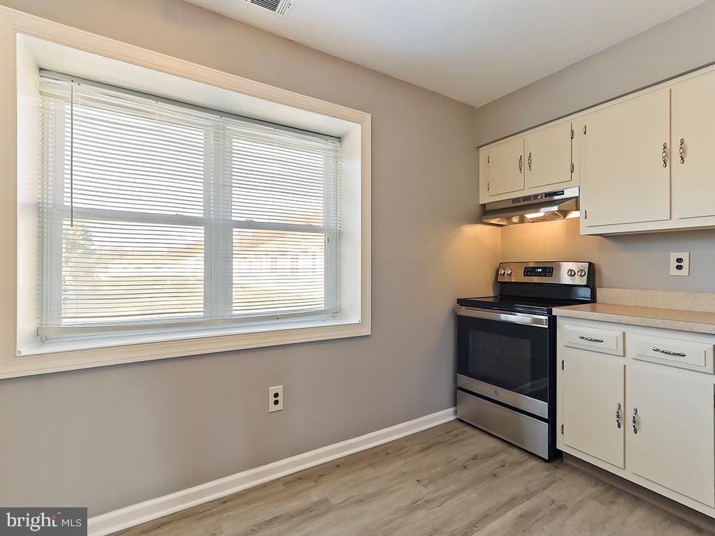 2101 Silver Court Hamilton, NJ 08690 - Photo 9 of 27 Updated eat-in kitchen
