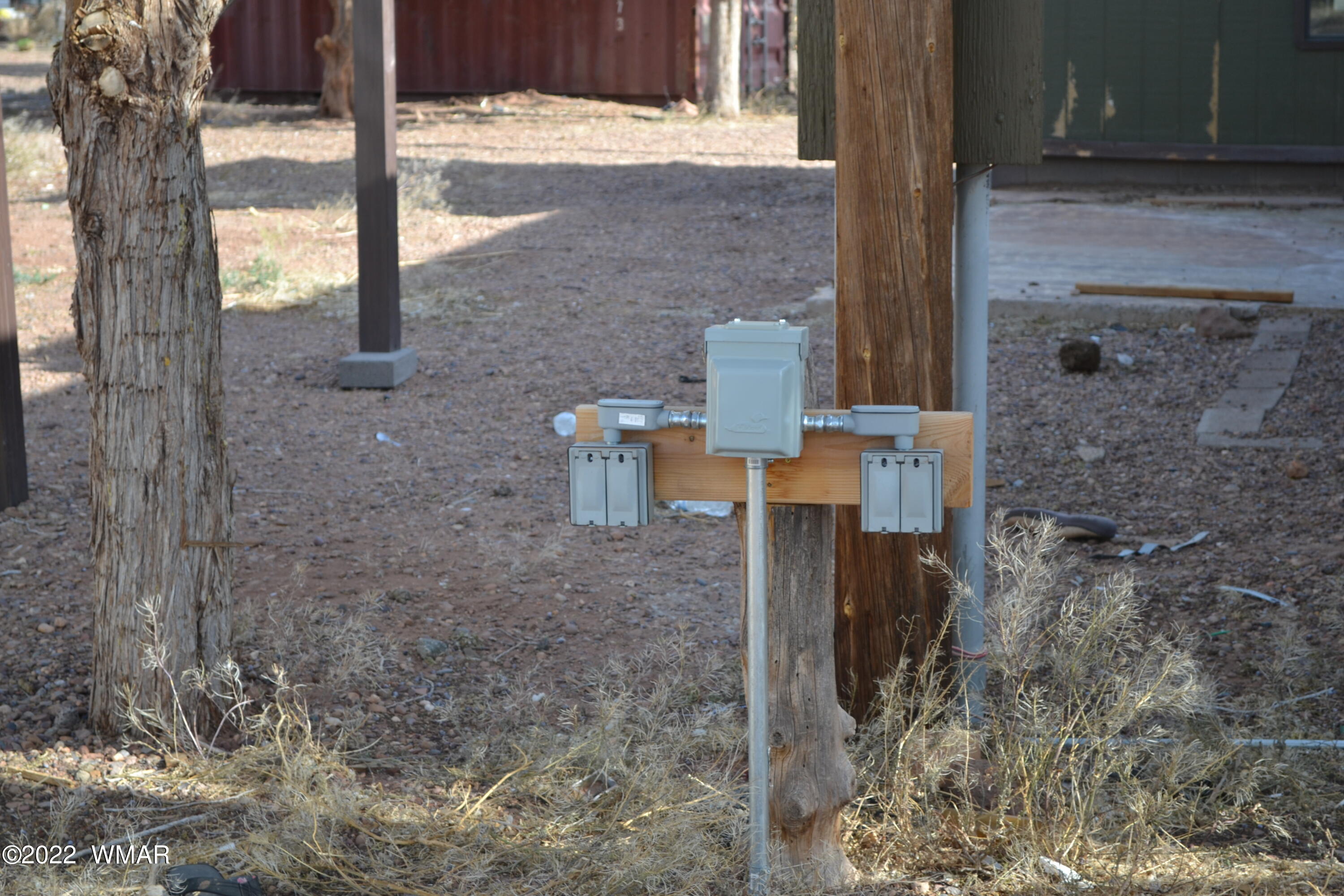 4330 Mountain View Road Snowflake, AZ 85937 - Photo 17 of 20 a brick building with a bench and a sink
