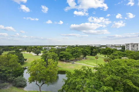 $298,000 | 4015 West Palm Aire Drive, Pompano Beach, FL 33069