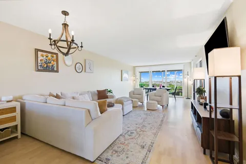 $298,000 | 4015 West Palm Aire Drive, Pompano Beach, FL 33069