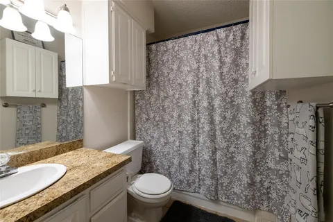 $250,000 | 215 Mountainview Drive, Hurst, TX 76054