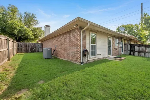 $250,000 | 215 Mountainview Drive, Hurst, TX 76054