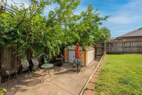 $250,000 | 215 Mountainview Drive, Hurst, TX 76054