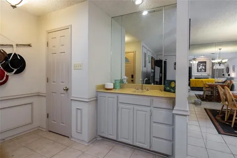 $250,000 | 215 Mountainview Drive, Hurst, TX 76054