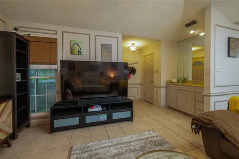 $250,000 | 215 Mountainview Drive, Hurst, TX 76054
