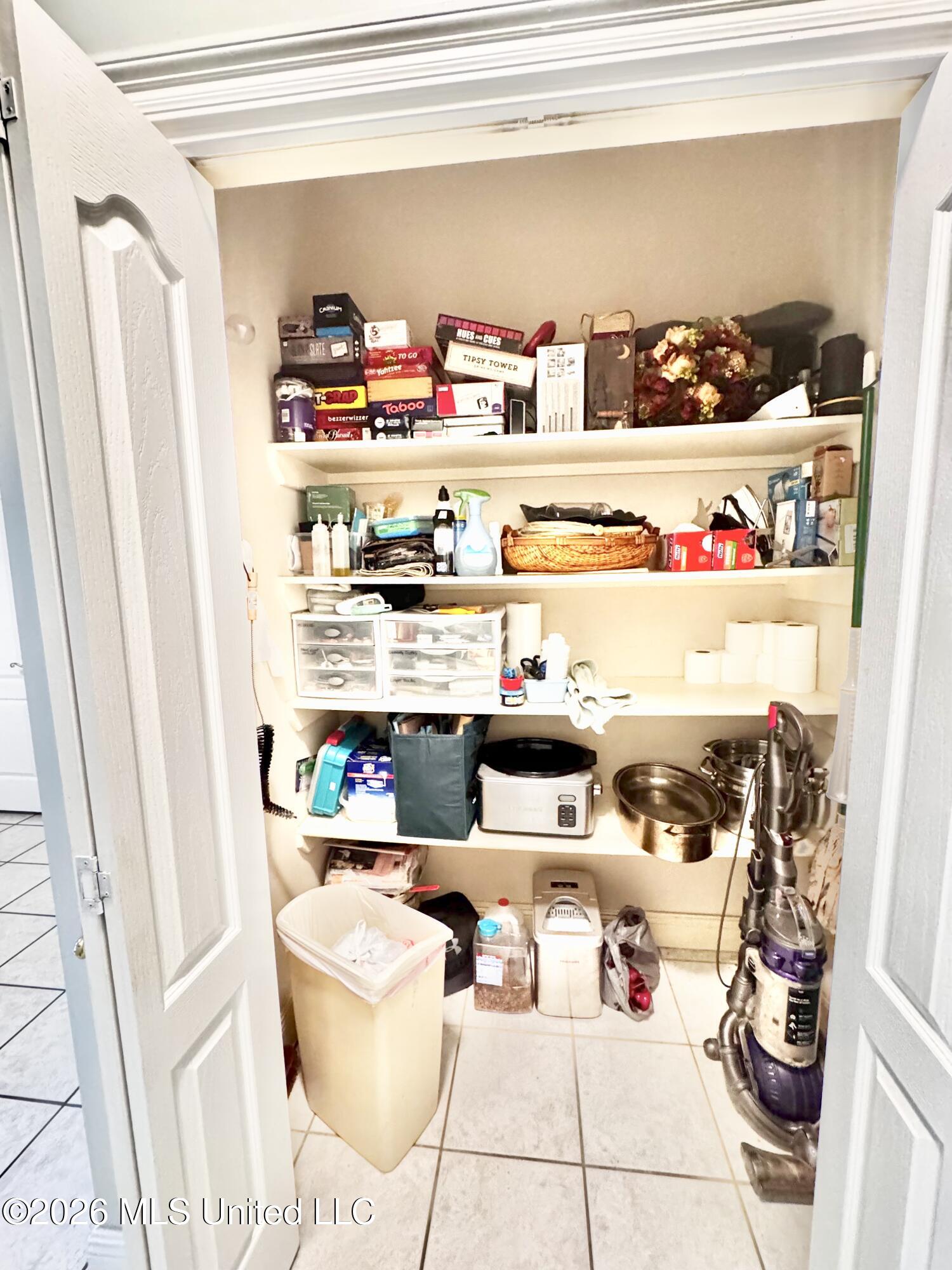 16210 McKay Road Gulfport, MS 39503 - Photo 22 of 60 Linen closet/pantry
