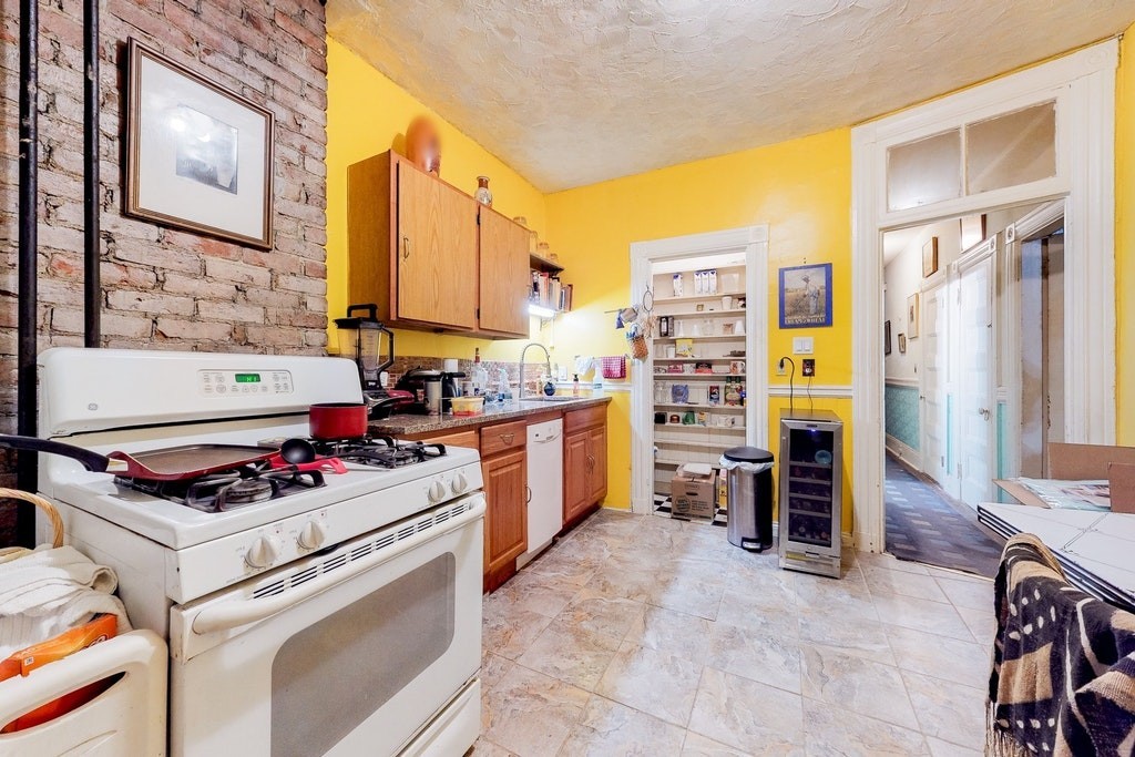 39 Forest Street Boston, MA 02119 - Photo 6 of 42
