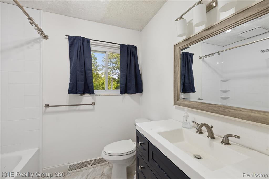 5455 Oak Grove Road Howell, MI 48855 - Photo 22 of 36