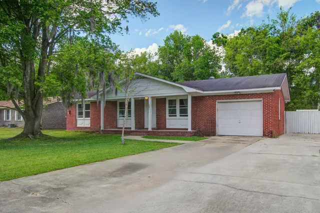 $360,000 | 201 Judith Drive, Summerville, SC 29485