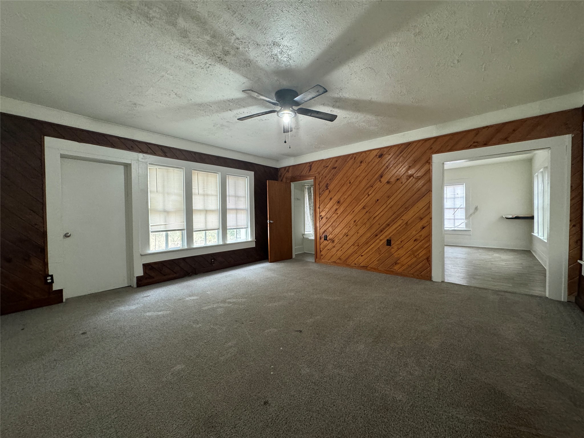 110 Barnard Street Livingston, TX 77351 - Photo 3 of 8 Large Living Room